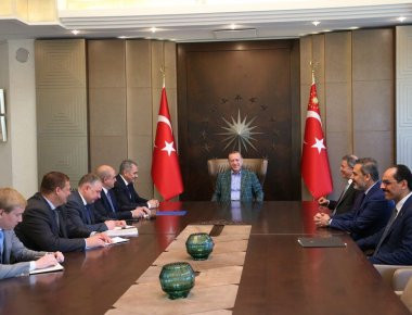 Με 20.000 στρατιώτες η Άγκυρα ετοιμάζεται για την επίθεση στο YPG - Συνάντηση Ρ.Τ.Ερντογάν με Σ.Σοϊγκού